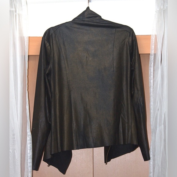 Kingston Grey Jacket. Black/Green color. Cross body zip up. - Picture 2 of 3